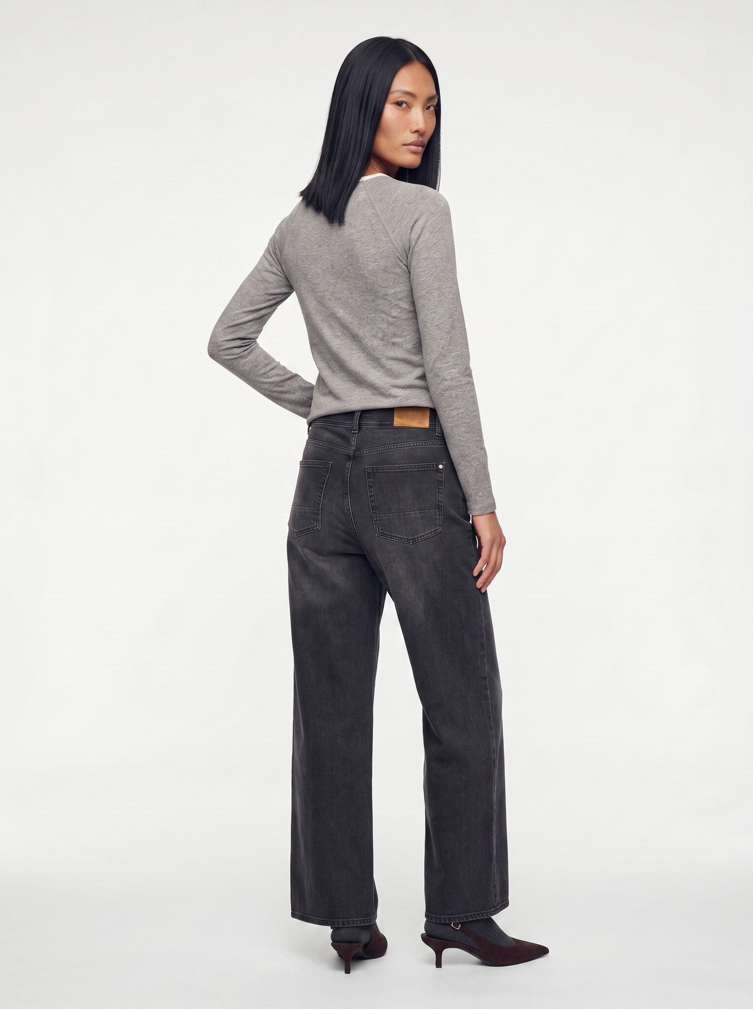 Modelshot / Black Denim / Detail